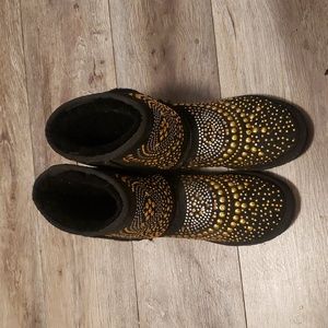 Uggs women's decorated studded boots. GREAT CONDITION... RARE FIND